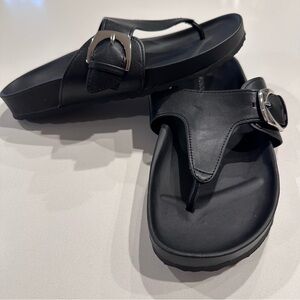 AEROSOLES Sz 8 Black Sandals with Silver Buckle